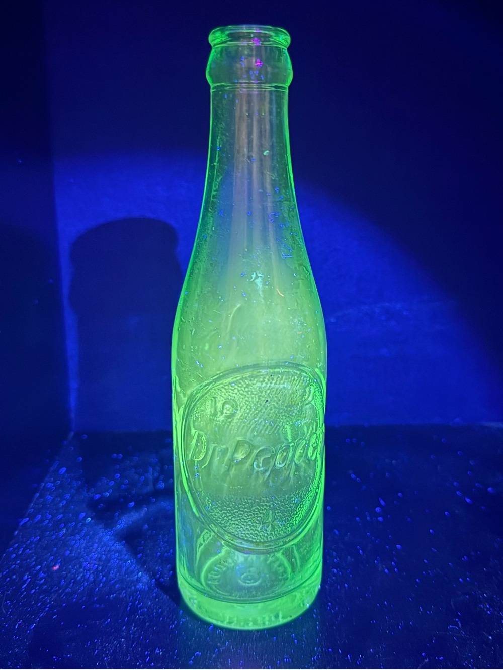1950’s UV Reactive Dr Pepper 6OZ Bottle Chattanooga Tenn Marks 10,2,4